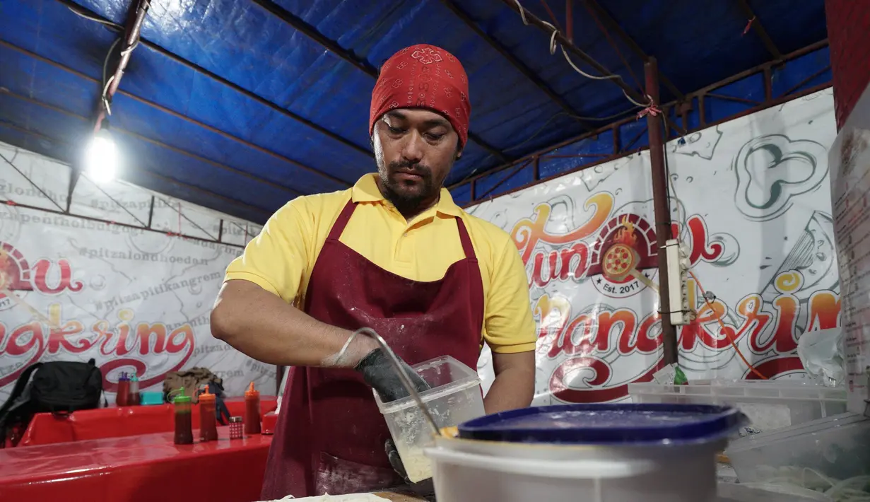 Trias Wibowo selaku pemilik warung pizza ini mengatakan bahwa ia mendirikan Tunqu Nangkring Pizza karena hobi memasak dan akhirnya mendirikan sebuah  italian pizza tapi dengan konsep emperan. (Brilio/Syamsu Dhuha FR)