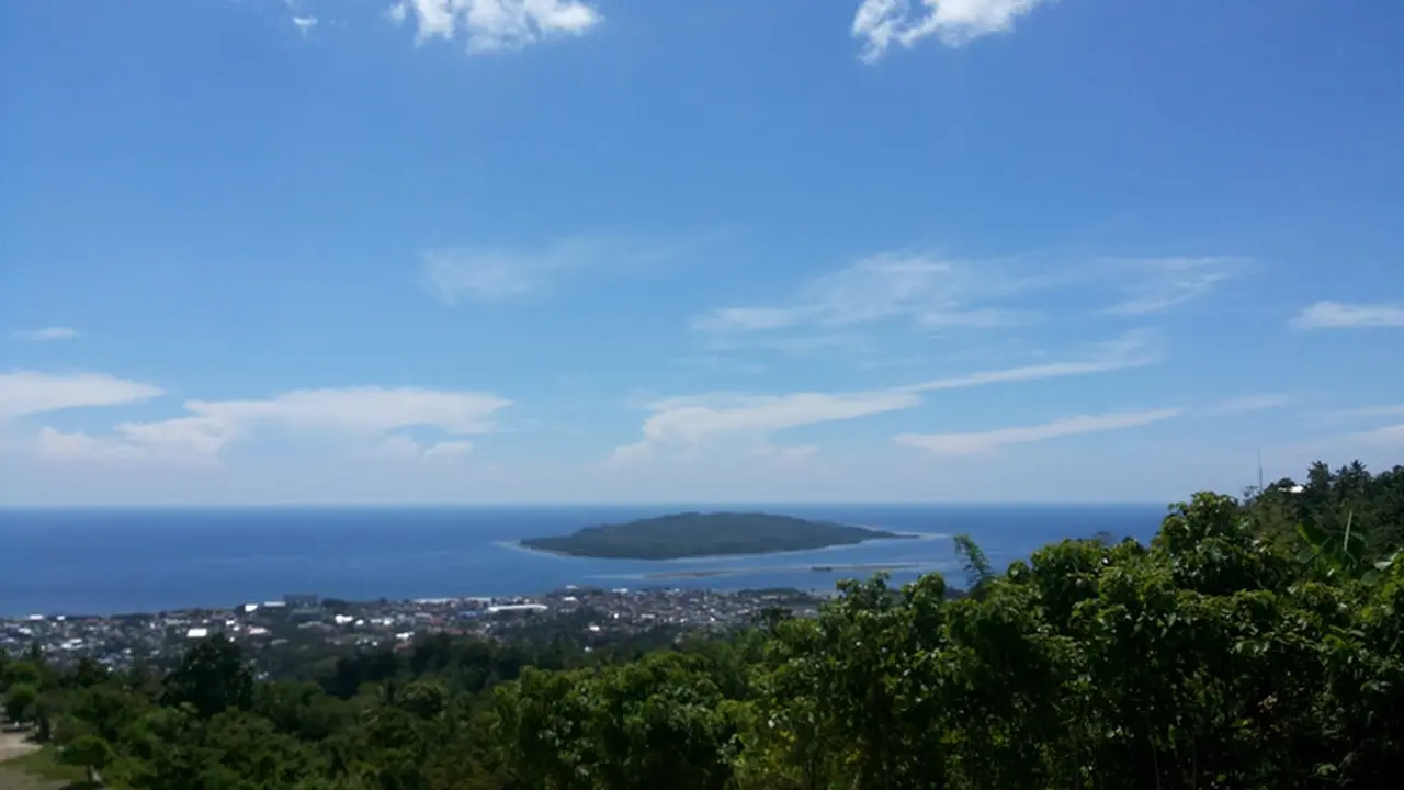 Pemandangan dari puncak Anjoro Pitu (Fauzan/Liputan6.com)