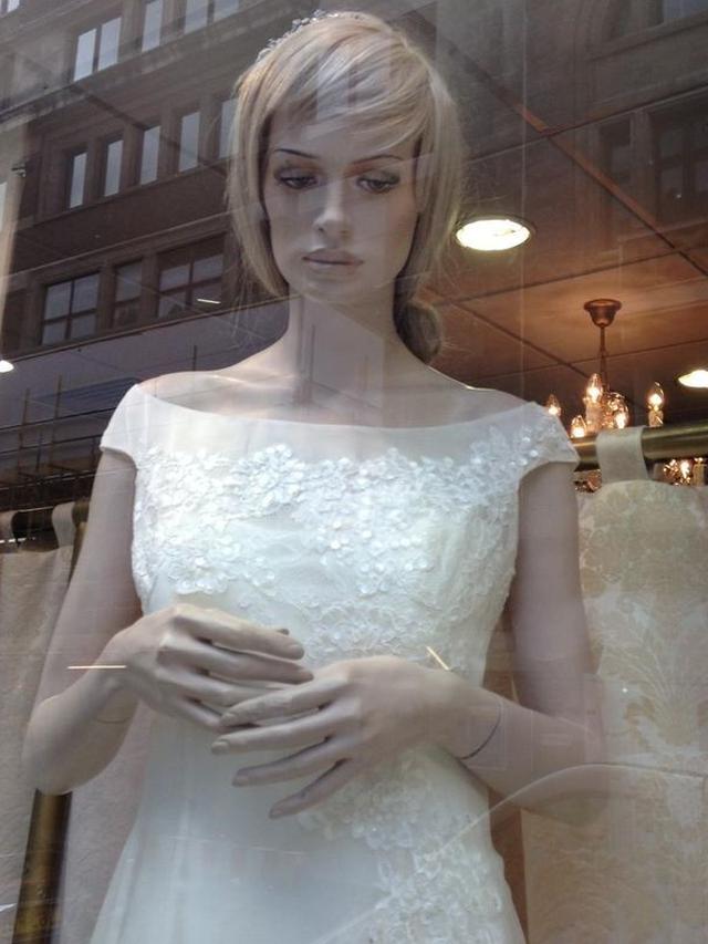 8 Potret Manekin Ini Bentuknya Nyeleneh Banget, Bikin Geleng Kepala