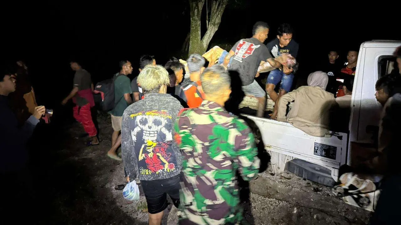 Upaya pencarian membuahkan hasil. Pada pukul 00.45 Wita, korban ditemukan dalam keadaan meninggal dunia di bebatuan pinggir pantai saat air laut surut.
