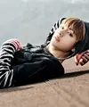 Sudah tak diragukan lagi ketampanan dari V BTS. Tak heran jika ia selalu dipuja-puja oleh kaum hawa. Bahkan ia berada di peringkat pertama 100 The Most Handsome World 2017. (Foto : allkpop.com)