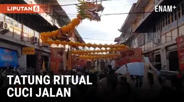 Ratusan Tatung Lakukan Upacara Ritual Cuci Jalan Sambut Cap Go Meh