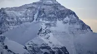Bentuk bumi yang tidak bulat sempurna, mempengaruhi ketinggian gunung-gunung di seluruh dunia (Independent.co.uk). 