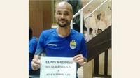 Sepasang calon pengantin di Tasikmalaya yang berburu restu dari pemain Persib Bandung.