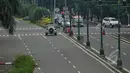 Penampakan jalan di kawasan Sudirman yang anti macet, Jakarta, Jumat (3/4/2015).  Kondisi jalanan lengang disebabkan libur panjang yang bertepatan libur paskah dan banyaknya masyarakat Jakarta yang berlibur ke luar kota. (Liputan6.com/Faizal Fanani)