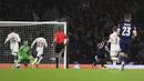 Pemain Skotlandia Che Adams (ketiga kanan) mencetak gol ke gawang Denmark pada pertandingan sepak bola kualifikasi Grup F Piala Dunia 2022 di Stadion Hampden Park, Glasgow, Skotlandia, 15 November 2021. Skotlandia menaklukkan Denmark 2-0. (AP Photo/Scott Heppell)