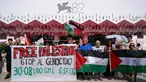 Sekelompok orang berunjuk rasa menyerukan aksi protes untuk mendukung rakyat Palestina, menjelang upacara pembukaan Festival Film Venesia ke-82 di Venesia Lido pada tanggal 27 Agustus 2025. (Tiziana FABI/AFP)