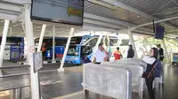 PT Angkasa Pura II mulai melakukan standarisasi sistem antrean bus. Liputan6.com/Pramita