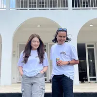 Belum lama ini Nathalie Holscher dan Ilham Yogi banyak mengunggah momen kebersamaannya saat berada di Bali. Setelah dari Bali, keduanya pun masih banyak menghabiskan waktu bersama. Kali ini terlihat bahwa keduanya menikmati momen kebersamannya di Bogor. (Liputan6.com/IG/@nathalieholscher)