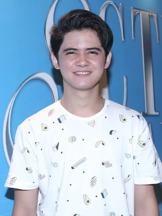 Penghargaan demi penghargaan telah diraih oleh aktor ganteng yang menjadi idola banyak remaja putri tersebut. Kini, namanya masuk dalam nominasi sebagai Aktor Utama Paling Ngetop dan Penyanyi Paling Ngetop. (Galih W. Satria/Bintang.com)