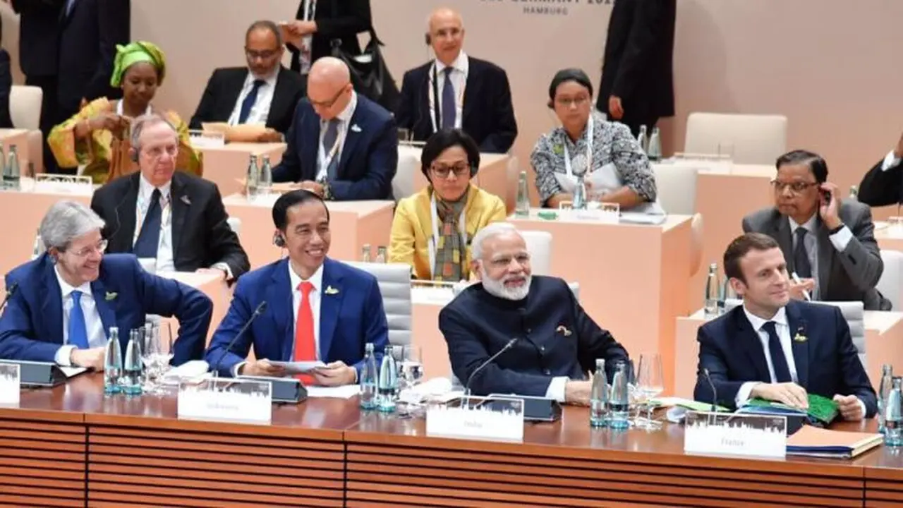 Tanggal 7-8 July 2017, Menteri Keuangan Sri Mulyani mendampingi Presiden Jokowi menghadiri pertemuan puncak kepala negara G20 di Hamburg- Jerman. (Facebook Sri Mulyani Indrawati)
