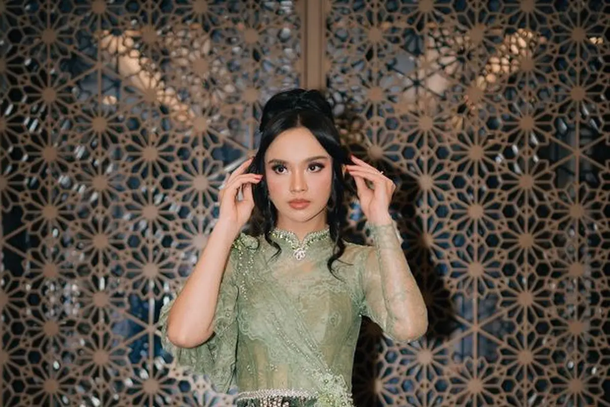 Pesona Kebaya Artis