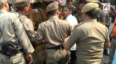 Tidak terima dirazia oleh Satpol PP pedagang Mie Ayam Mengamuk