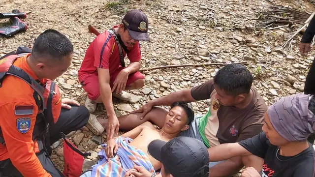 Penjelajah hutan yang berhasil dievakuasi tim SAR di Konawe Utara.(Liputan6.com/Ahmad Akbar Fua)