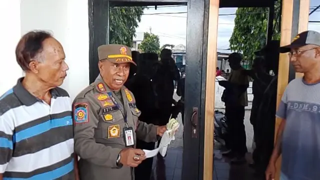 Hotel G di Kelurahan Beru, Maumere, Kabupaten Sikka, NTT saat disegel Satpol PP karena beralih fungsi menjadi lokasi protitusi (Liputan6.com/Ola Keda)