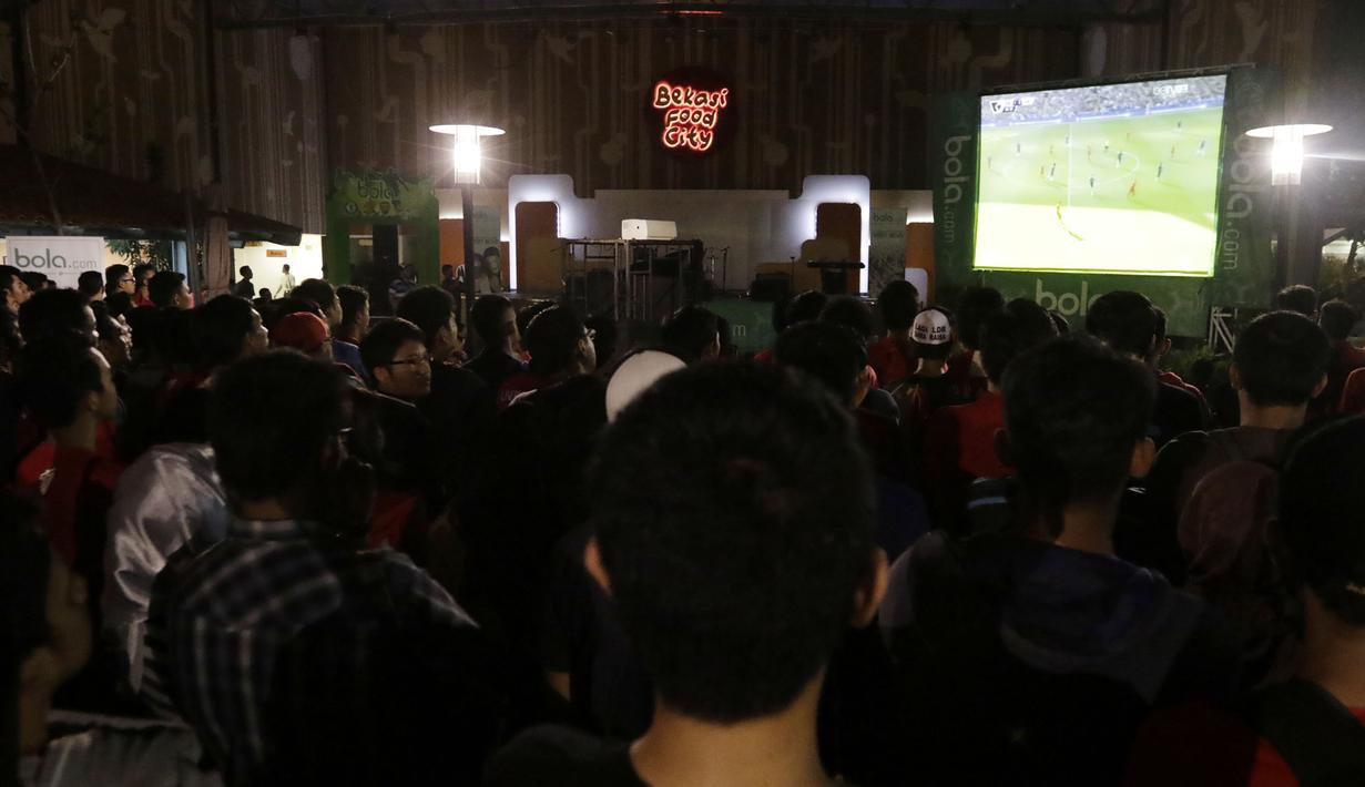 Keramaian acara nonton bareng Chelsea melawan Liverpool yang diadakan Bola.com. (Bola.com/Vitalis Yogi Trisna) 
