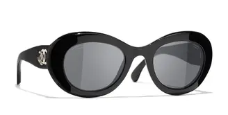 Chanel hadirkan koleksi Chanel Summer 2022 Eyewear yang menyatukan 3 tema, yaitu perisai yang terinspirasi dari tahun 90an, sunglasses dengan bingkai berkilau, ditambah seri baru dari bingkai optik yang abadi. Foto: Document/Chanel.