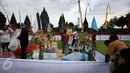 Warga mempersiapkan perlengkapan upacara Tawur Agung Kesanga di Candi Prambanan, Senin (7/3/2016). Tawur Agung Kesanga akan diselenggarakan 8 Maret, sehari sebelum perayaan Nyepi Tahun Baru Saka. (Foto: Boy Harjanto)