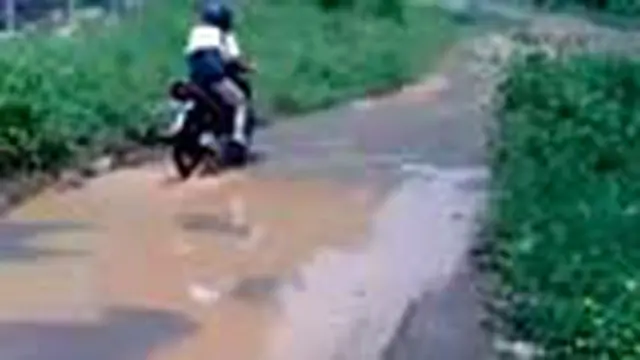 Sebagian Jalan di Undip Tembalang Rusak