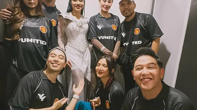 Duo Bumil Aaliyah Massaid dan Mahlini Kompak Perlihatkan Baby Bump saat Nonton Konser Yura Yunita.