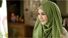 Kali ini Artis Zaskia memberikan tips bagaimana memakai hijab yang simple tapi tetap modis, dan juga sesuai ajaran Islam.
