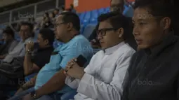 Pemain Timnas Indonesia, Evan Dimas, menonton laga Liga Premier Malaysia antara Felcra FC melawan PDRM di Stadion Shah Alam, Selangor, Jumat (2/2/2018). Kedua klub bermain imbang 1-1. (Bola.com/Vitalis Yogi Trisna)