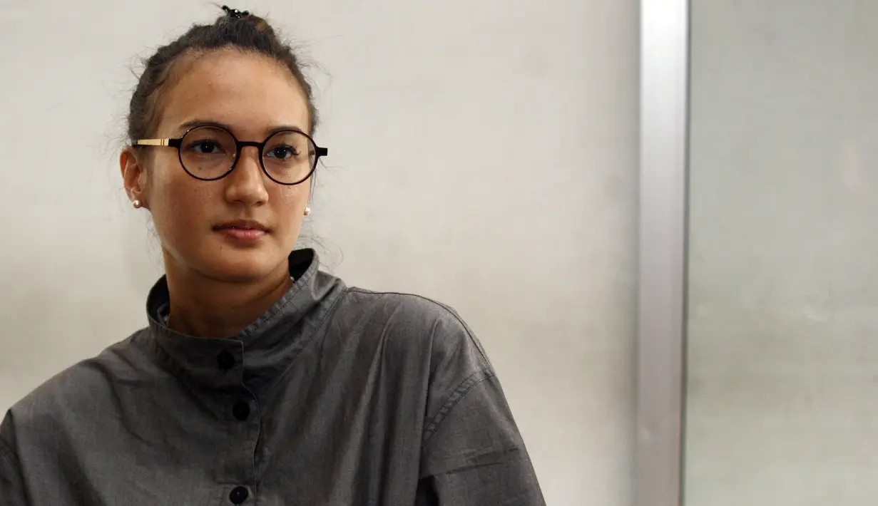 Kaitan Nadine dan senjata api ilegal yang dikuasai Gatot Brajamusti lantaran Nadine menjadi salah satu aktor yang terlibat di film Azrax yang diproduseri Gatot. (Nurwahyunan/Bintang.com)