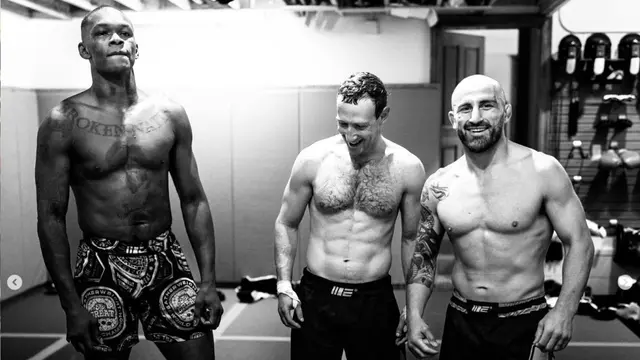 Heboh! Mark Zuckerberg Foto Bareng Bintang UFC Israel Adesanya dan Alex Volkanovski