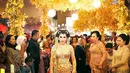 Momo Geisha, tampak dengan balutan gaun pengantinnya. Ia pun menyertakan tulisan, "Teruslah bermimpi.. Bermimipilah selama engkau msh dpt bermimpi! 'Selamat Hari Kartini'". (Instagram/therealmomogeisha)