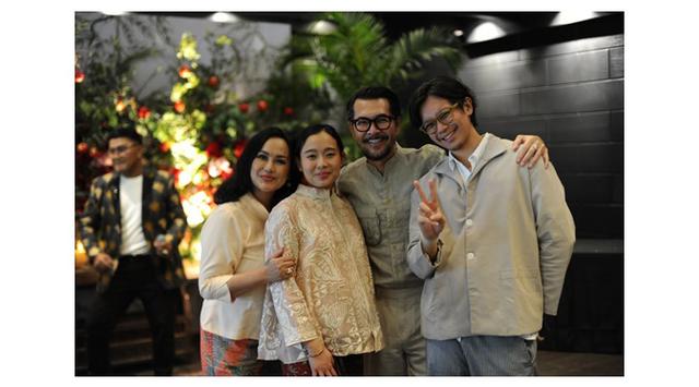 6 Potret Dhika Himawan mitoni 7 bulanan kehamilan, Ferry Salim bahagia segera timang cucu pertama