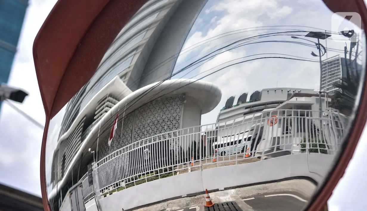 Suasana Gedung Mina Bahari Kementerian Kelautan dan Perikanan (KKP), Jakarta, Rabu (25/11/2020). Menteri Edhy Prabowo beserta istri dan pegawai KKP ditangkap oleh penyidik KPK saat kembali dari Honolulu, Hawai, AS terkait kasus dugaan korupsi perizinan ekspor benih lobster. (merdeka.com/Iqbal S. Nug