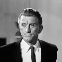 Aktor Hollywood Kirk Douglas di New York, Amerika Serikat, 9 Agustus 1962. Kirk Douglas tiga kali dinominasikan dalam Piala Oscar untuk film Champion (1949), The Bad and the Beautiful (1952) serta Lust for Life (1956). (AP Photo/DAB, File)