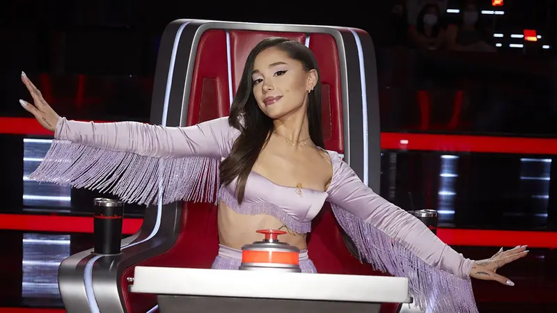 Ariana Grande saat menjadi mentor di The Voice Amerika