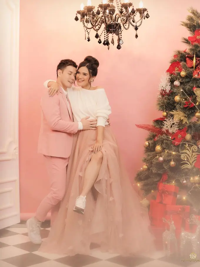 Pemotretan Audi Marissa dan Anthony Xie bertema Natal. (Sumber: Instagram/fdphotography90)