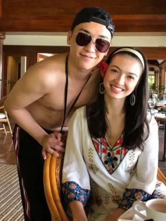 Postingan foto ini langsung membuat para penggemar histeris, lantaran Seungri dalam keadaan topless. (Instagram/@ralineshah)