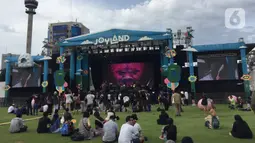 Suasana Joyland Festival 2019 di Senayan, Jakarta, Sabtu (7/12/2019). Joyland Festival 2019 menyajikan penampilan dari musisi-musisi Indonesia dan internasional. (Liputan6.com/Immanuel Antonius)