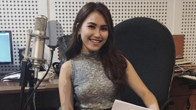 Foto Bareng Andre Taulany Ayu Ting Ting Dianggap Seperti Ulat Showbiz Liputan6 Com