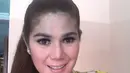 Wina berpisah sejak tahun 2000. Ia seorang perempuan mandiri dan mempunyai sebuah salon. (Twitter.com)