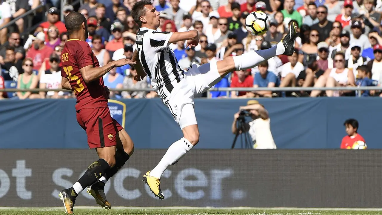Juventus menang adu penalti kontra AS Roma.