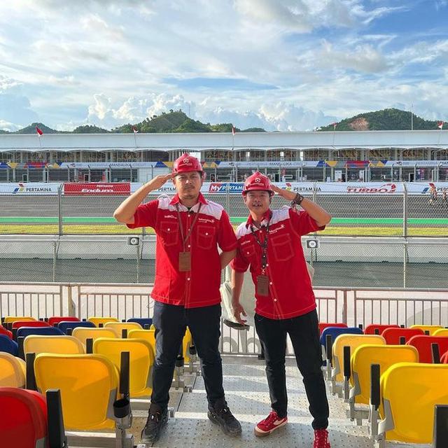 Potret 7 Artis Nonton Langsung MotoGP Mandalika 2022, Anak Eko Patrio Curi Perhatian