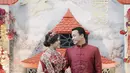 Saat menjalani proses sangjit, Tina Toon dan calon suami kompak mengenakan busana bernuansa maroon yang erat kaitan dengan ciri khas masyarakat Tionghoa. (@tinatoon101)