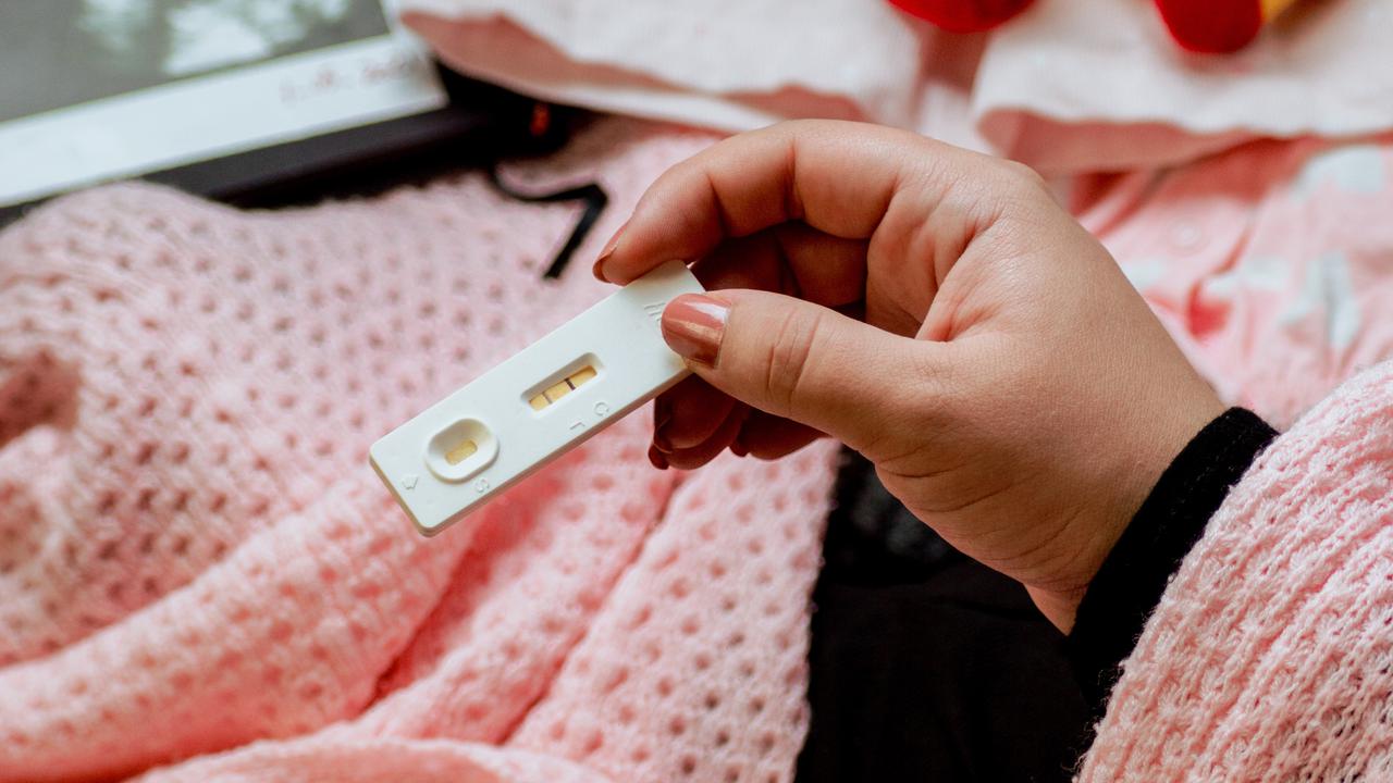 ilustrasi program hamil lewat bayi tabung (IVF). Photo by Amr Taha™ on Unsplash