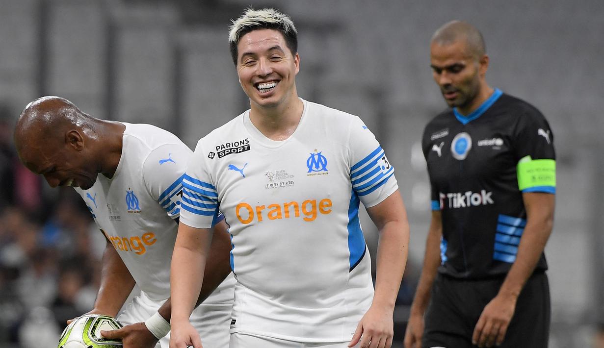 Nama Samir Nasri mendadak trending di media sosial Twitter pada Kamis (14/10/2021) dini hari WIB ketika muncul dengan bentuk tubuh tambun. (AFP/Nicolas Tucat)