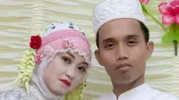 Ustadz Nur Maulana atau Ustaz Maulana bersama mendiang istri (https://www.instagram.com/p/C-aaEbiSUb0/)