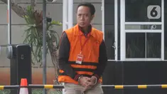 Penyuap Bupati Lampung Utara Agung Ilmu Mangkunegara, Hendra Wijaya Saleh tiba untuk pemeriksaan di Gedung KPK, Jakarta, Kamis (21/11/2019). Hendra diperiksa sebagai tersangka atas kasus dugaan suap terkait proyek di Dinas PUPR dan Dinas Perdagangan Kab. Lampung Utara. (merdeka.com/Dwi Narwoko)