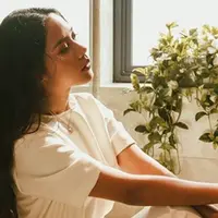 Nama Nadin Amizah mulai dikenal pada saat  menjadi teman duet Dipha Barus pada lagunya yang berjudul 'All Good'. (Liputan6.com/IG/cakecaine)