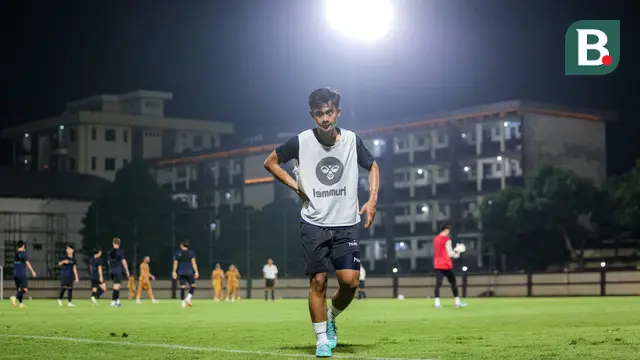 Foto: Pratama Arhan Urung Main saat Suwon FC Jajal Bhayangkara FC di Laga Uji Coba