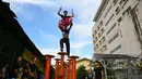 Pemain Barongsai mengikuti latihan persiapan menyambut perayaan Tahun Baru Imlek di Banda Aceh,  Sabtu (21/1/2020). Barongsai dipersiapkan untuk memeriahkan perayaan Tahun Baru Imlek di kota itu yang menandai tahun kelinci. (Chaideer Mahyuddin/Agence France-Presse/AFP)