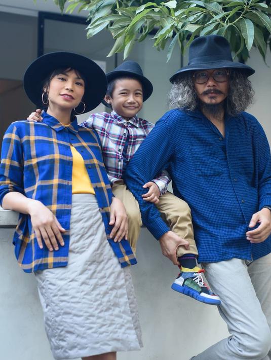 FOTO: Gaya OOTD Shareefa Daanish dan Buah Hati, Kompak ...