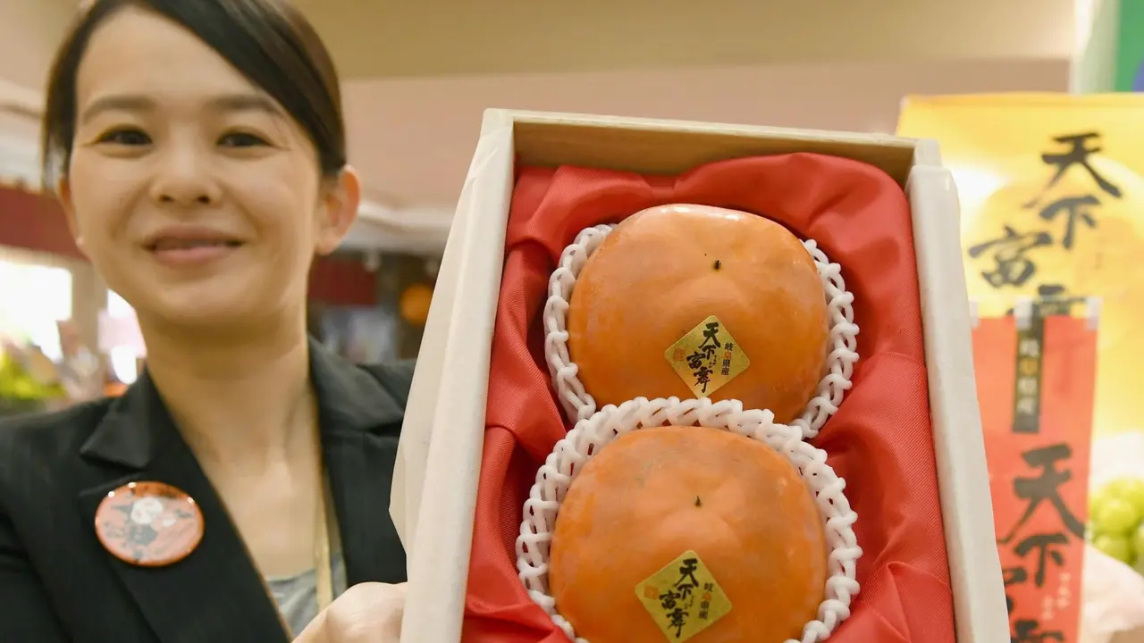 Buah kesemek dengan harga selangit